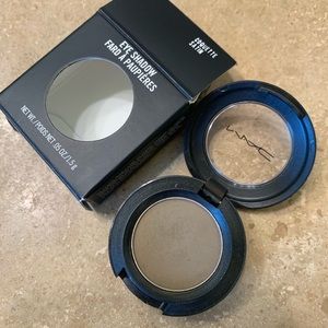MAC Eyeshadow - Coquette (Satin)